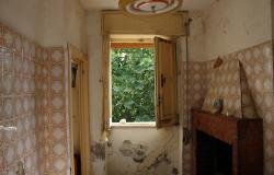 2 bed country house, 9000sqm of land, 200 meters to lively town and fabulous mountain views  6