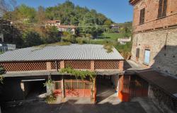 In Proximity of the Town´s Center, a House with 5 Apartments, Garages and a Cellar - DGL220