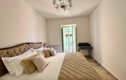 Luxury Newly Renovated 2 Bed Italian Palazzo Apartment - Palazzo Maratea 12