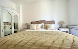Luxury Newly Renovated 2 Bed Italian Palazzo Apartment  - Palazzo Maratea 13