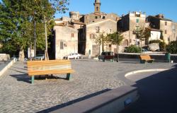 Apartment restored in the medieval borgo of Bracciano on Lake Bracciano, Rome Province, Lazio 12