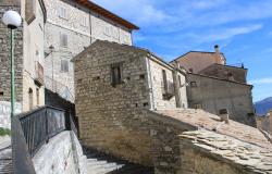 Stone town house of 100sqm in the old part of this mountain village with valley views 100sqm from main square.  12