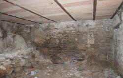 Stone town house of 100sqm in the old part of this mountain village with valley views 100sqm from main square.  9