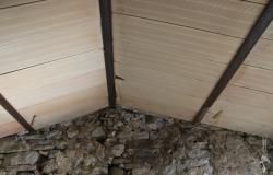 Stone town house of 100sqm in the old part of this mountain village with valley views 100sqm from main square.  2