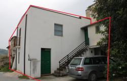 1800s, stone country house, 3beds, with ruin and 400sqm of land and 40sqm terrace, 200 meters to restaurant  4