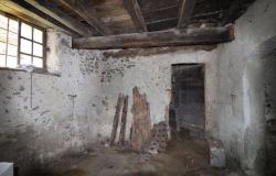A House in the Village with Four Apartments and Land / PMP010