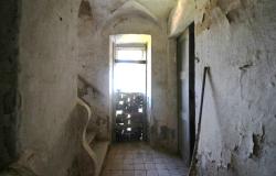 Ancient Noble House with Garden / ATV001