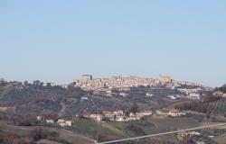 Panoramic, stone, country house, barn, outbuilding, garage, 2000sqm of land, 1.4km to town, peaceful and quiet  0