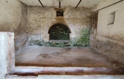 Farmhouse with Haybarn and Land in a Peaceful Location /BSA005