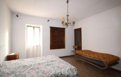 Country House with Panoramic Views and 8 Hectares of Land / DEG001