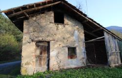 Country House with Panoramic Views and 8 Hectares of Land / DEG001