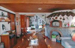 A Country House with Garden and Panoramic Views onto the Mountains / CLV024