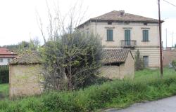 1900s habitable, detached villa, 30sqm terrace, 500 meters from the center of Lanciano City with 10 rooms, 4 bedrooms, 1500sqm of garden, 80sqm barn mountain views  2