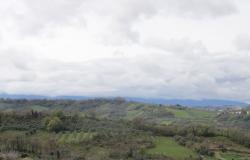 1900s habitable, detached villa, 30sqm terrace, 500 meters from the center of Lanciano City with 10 rooms, 4 bedrooms, 1500sqm of garden, 80sqm barn mountain views  5