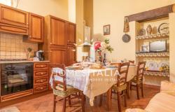 Authentic Tuscan farmhouse with pool, garden & panoramic views 10