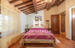 Authentic Tuscan farmhouse with pool, garden & panoramic views 15