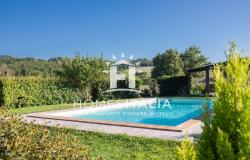 Authentic Tuscan farmhouse with pool, garden & panoramic views 3