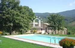 Authentic Tuscan farmhouse with pool, garden & panoramic views 6