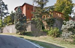 PZZ002 - Castle set on a 5 hectare (12 acre) estate in a commanding position with panoramic view - Piozzo, Langhe, Piedmont, Italy 0