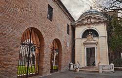 Dante's tomb in Ravenna