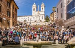 Tourist crowds sit on Spanish Steps in Rome