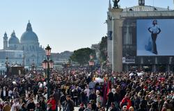Tourist crowds in Venice