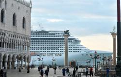 large cruise ships Venice