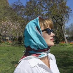 Italian American actress, Diane is channeling her inner Gina Lollobrigida and reminiscent of old Hollywood glamour by wearing our Hibiscus design as a gorgeous headscarf