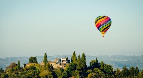 Hot Air Balloon over Southern Tuscany as the sun rises with Top Travel Italy’s bespoke honeymoon experiences. Credit: Top Travel Italy
