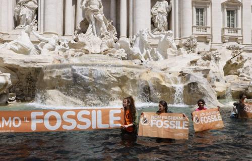 Members of the Ultima Generazione (Last Generation) group at the Trevi Fountain in Rome / Photo: Alessandro Penso