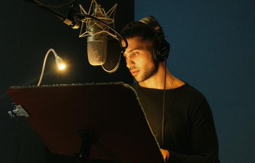 Alessandro Mahmoud, stage name Mahmood, at the microphone