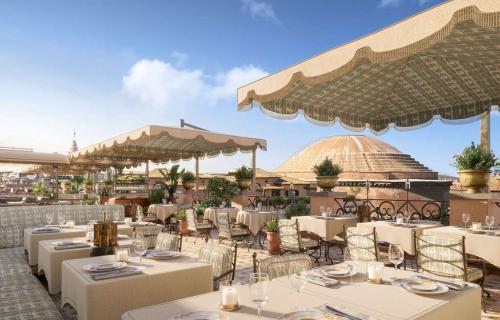 Outdoor dining at Orient Express La Minerva / Photo: Alexandre Tabaste
