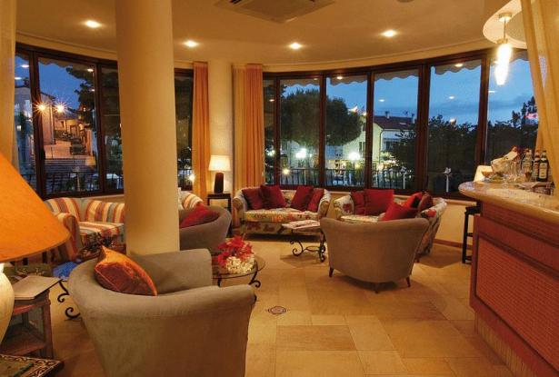 Lounge Lounge