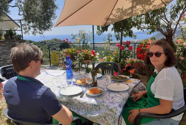 Lunch in the garden Lunch in the garden