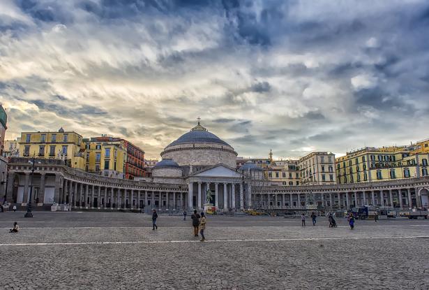 Piazza Italia (Napoli) - Wikipedia