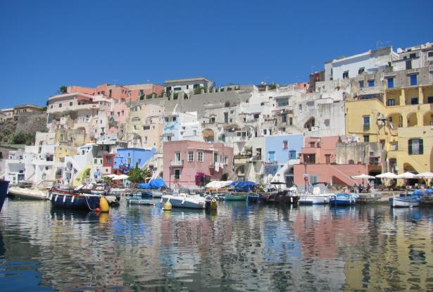 Tailored travel packages to Italy. Wellness vacation. Boutique travel. Pet friendly holidays. 5