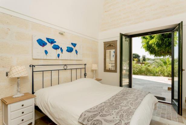 Casa Bianca by Relax Puglia - sleeps 12 with pool, BBQ & pizza oven - near Locorotondo