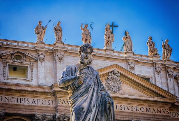 St. Peter's Basilica Apostolo and St. Peter's Basilica in the background