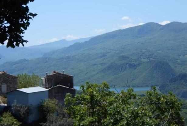 2 houses and building land in Bomba Abruzzo