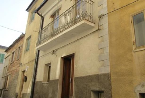 Town house for sale in Colledimezzo Abruzzo Italy