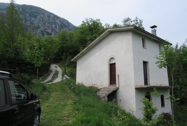 Stone cottage hidden in the natural park of Abruzzo