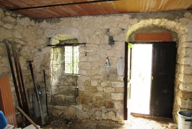 Stone cottage hidden in the natural park of Abruzzo