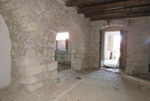 Stone town house with garden for sale in Abruzzo