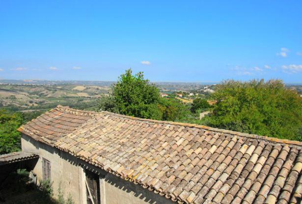 Farm house for sale in Abruzzo Italy