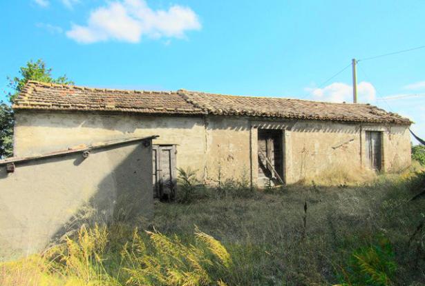 Farm house for sale in Abruzzo Italy