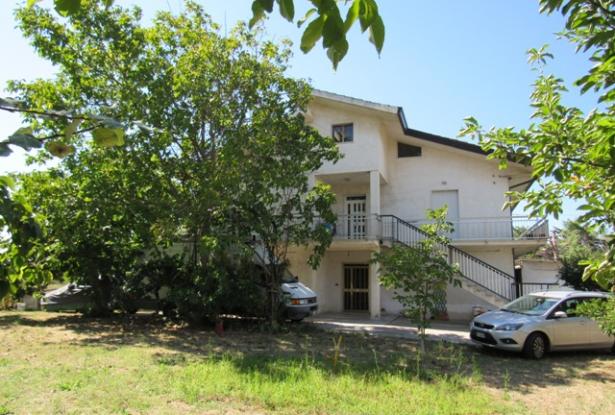 Villa with land for sale in Abruzzo Italy