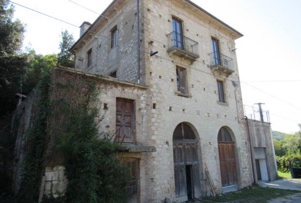 Restored house for sale in ABruzzo Central Italy