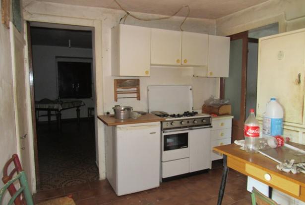 Located on 800 meters to Lake Casoli, famous for fishing, with amazing mountain and lake views, 200sqm, garden and a barn. 2