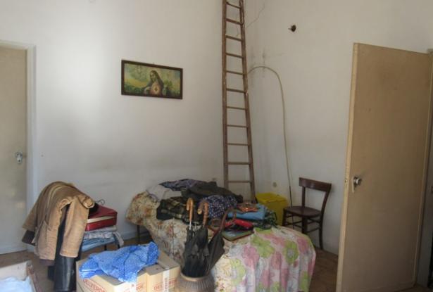 Located on 800 meters to Lake Casoli, famous for fishing, with amazing mountain and lake views, 200sqm, garden and a barn. 6