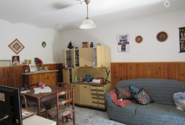 160sqm, detached, habitable, farmhouse of 100 years old with 2 out buildings and 1000sqm of land. 5